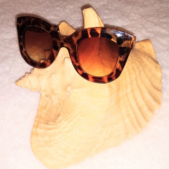 Restock🎉HP Boutique Tortoise Oversized Sunglasses - Picture 7 of 8